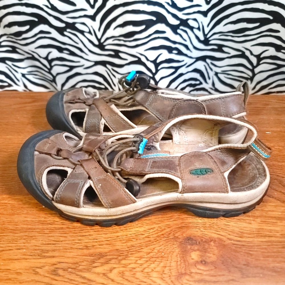 0825 Thrifted Womens (No Tag) Keen Sandals -Measures 10" GWOSLOO1.57